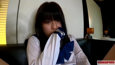 Puella XVIII annos Iaponica cum parvis tits emittit et orgasms cum digito stupri et toy sexus. Puella Asiatica in schola cosplay vestes dat blowjobs in amateur video. MAO 7 OSAKAPORN.